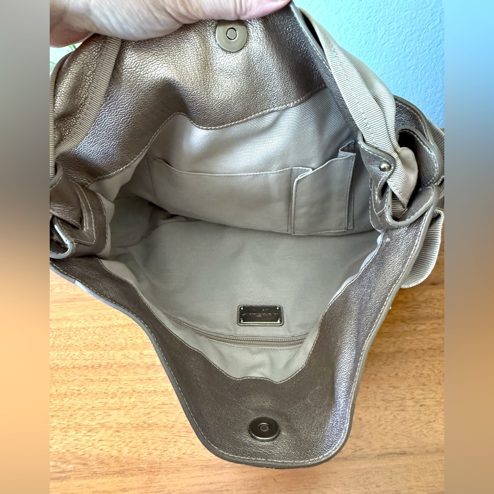 ♦️SOLD♦️ Salvatore Ferragamo Metallic Gold Beige Leather Bow Hobo Bronze Bag - Picture 13 of 16